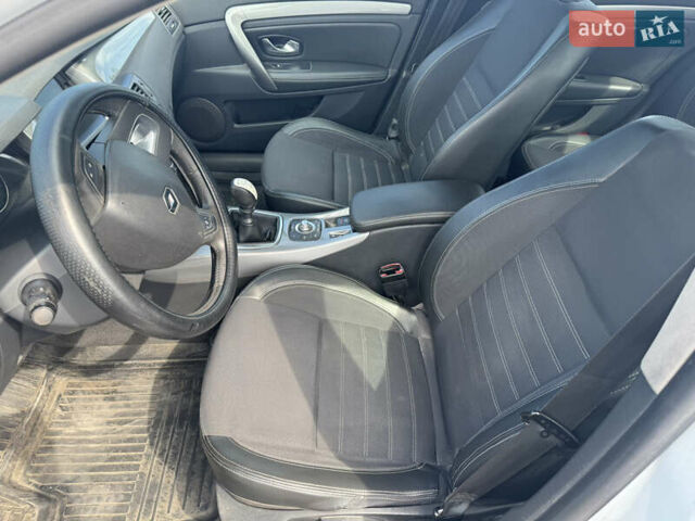 Білий Рено Лагуна, об'ємом двигуна 1.46 л та пробігом 225 тис. км за 6500 $, фото 27 на Automoto.ua