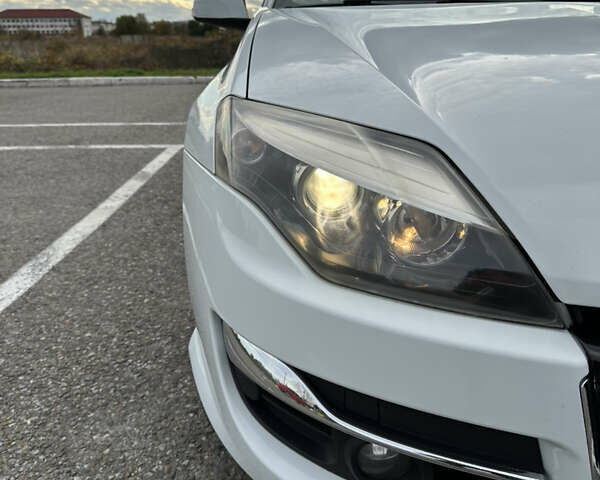 Белый Рено Лагуна, объемом двигателя 2 л и пробегом 209 тыс. км за 7700 $, фото 15 на Automoto.ua