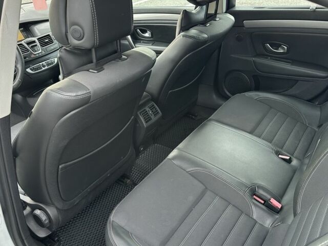 Рено Лагуна 2011 у Чернівцях на Automoto.ua Білий Рено Лагуна, об'ємом двигуна 2 л та пробігом 209 тис. км за 7700 $, фото 7 на Automoto.ua