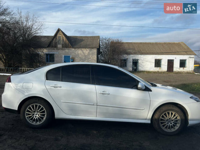 Белый Рено Лагуна, объемом двигателя 1.46 л и пробегом 221 тыс. км за 8400 $, фото 4 на Automoto.ua