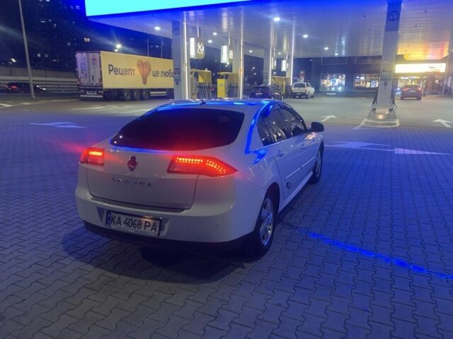 Белый Рено Лагуна, объемом двигателя 1.5 л и пробегом 255 тыс. км за 8200 $, фото 4 на Automoto.ua