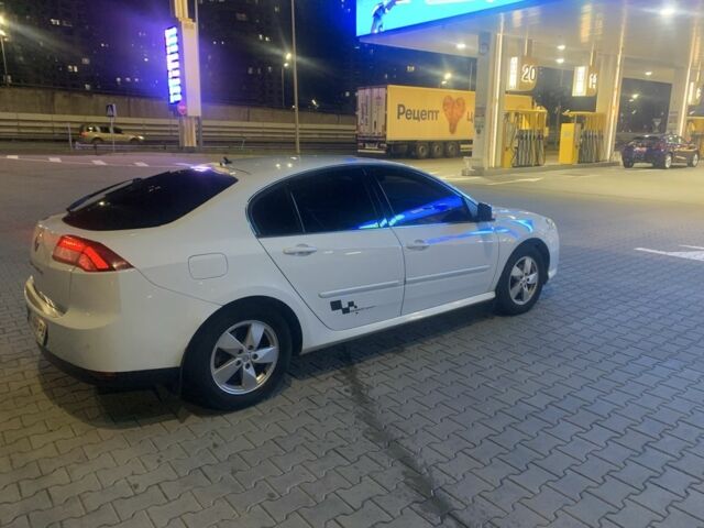 Белый Рено Лагуна, объемом двигателя 1.5 л и пробегом 255 тыс. км за 8200 $, фото 5 на Automoto.ua