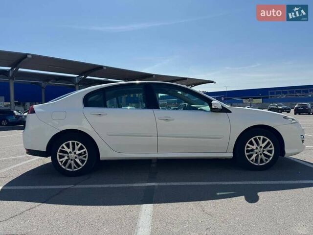 Белый Рено Лагуна, объемом двигателя 1.5 л и пробегом 219 тыс. км за 8200 $, фото 2 на Automoto.ua