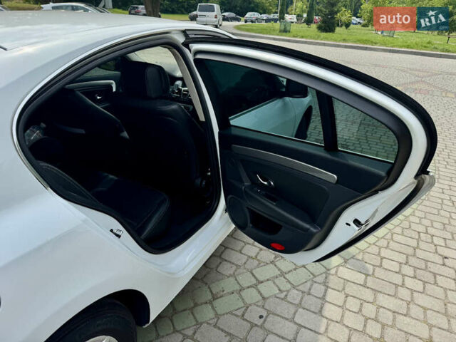 Белый Рено Лагуна, объемом двигателя 2 л и пробегом 281 тыс. км за 8200 $, фото 8 на Automoto.ua
