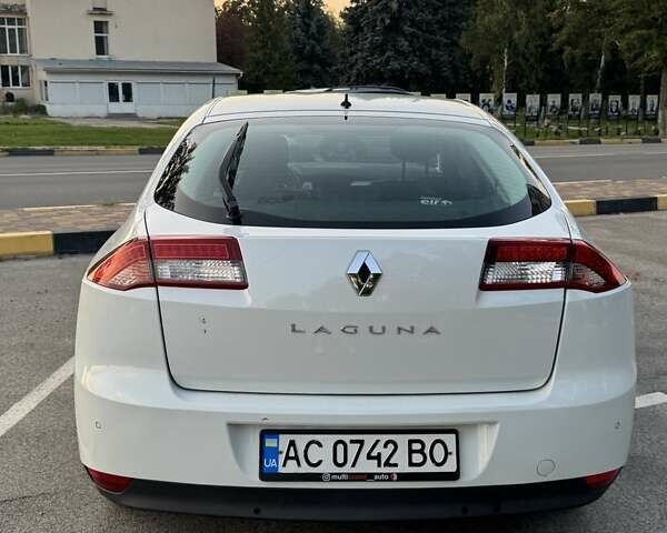 Белый Рено Лагуна, объемом двигателя 1.5 л и пробегом 298 тыс. км за 7300 $, фото 4 на Automoto.ua