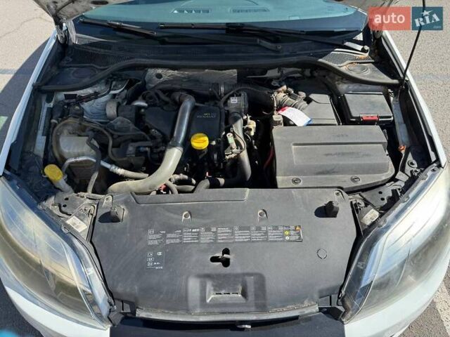 Белый Рено Лагуна, объемом двигателя 1.5 л и пробегом 219 тыс. км за 8200 $, фото 7 на Automoto.ua