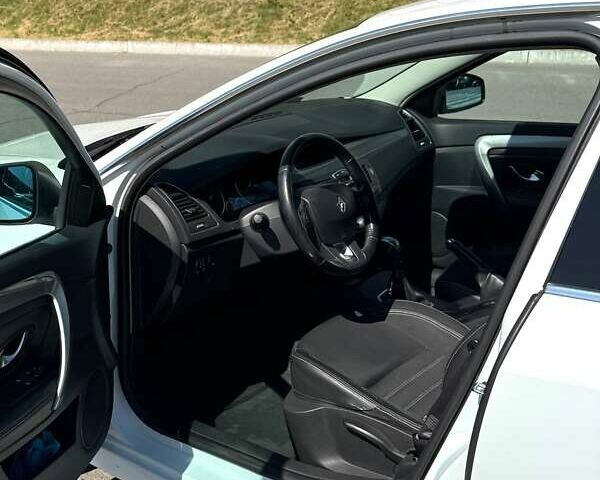 Белый Рено Лагуна, объемом двигателя 1.5 л и пробегом 219 тыс. км за 8200 $, фото 4 на Automoto.ua