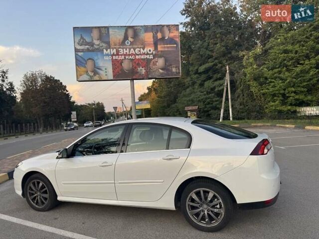 Белый Рено Лагуна, объемом двигателя 1.5 л и пробегом 298 тыс. км за 7300 $, фото 2 на Automoto.ua