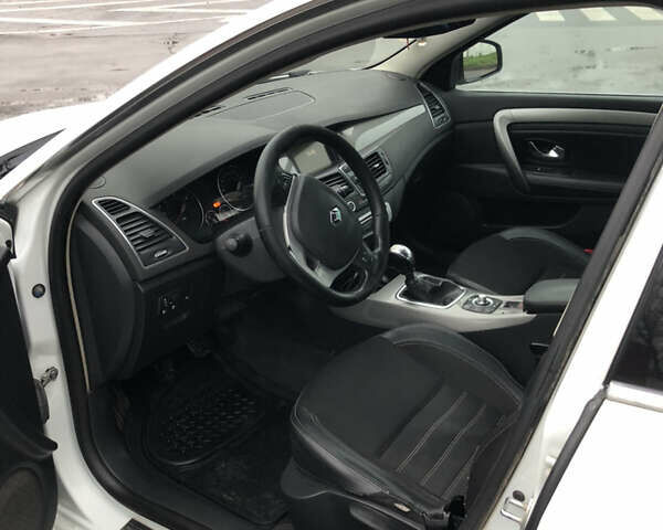 Білий Рено Лагуна, об'ємом двигуна 2 л та пробігом 318 тис. км за 7050 $, фото 30 на Automoto.ua