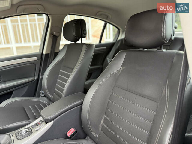 Белый Рено Лагуна, объемом двигателя 2 л и пробегом 246 тыс. км за 7999 $, фото 22 на Automoto.ua