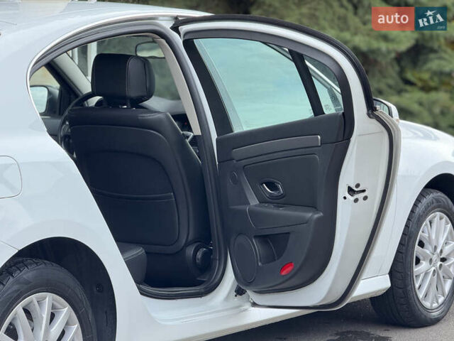 Белый Рено Лагуна, объемом двигателя 2 л и пробегом 246 тыс. км за 7999 $, фото 10 на Automoto.ua