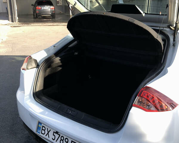 Белый Рено Лагуна, объемом двигателя 1.46 л и пробегом 318 тыс. км за 6100 $, фото 13 на Automoto.ua