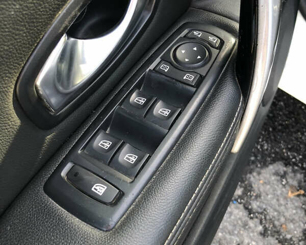 Белый Рено Лагуна, объемом двигателя 1.46 л и пробегом 318 тыс. км за 6100 $, фото 12 на Automoto.ua