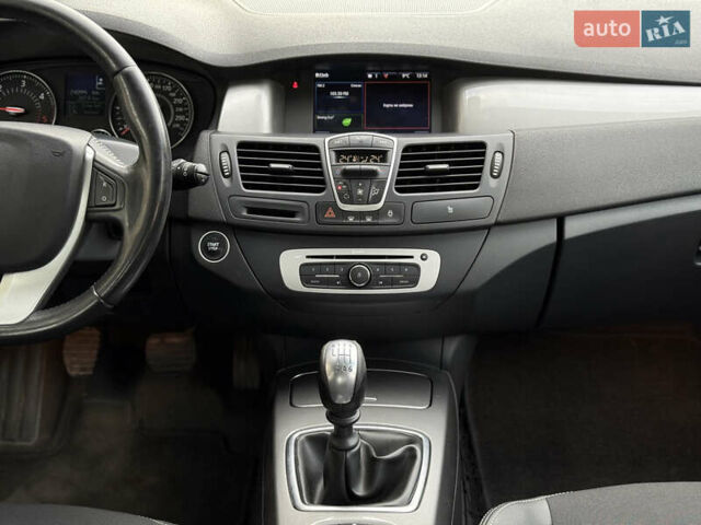 Белый Рено Лагуна, объемом двигателя 2 л и пробегом 246 тыс. км за 7999 $, фото 16 на Automoto.ua