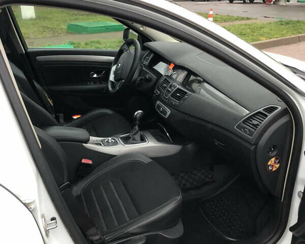 Білий Рено Лагуна, об'ємом двигуна 2 л та пробігом 318 тис. км за 7050 $, фото 33 на Automoto.ua