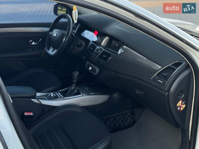 Рено Лагуна 2015 в Коломые на Automoto.ua Белый Рено Лагуна, объемом двигателя 0 л и пробегом 218 тыс. км за 7500 $, фото 41 на Automoto.ua