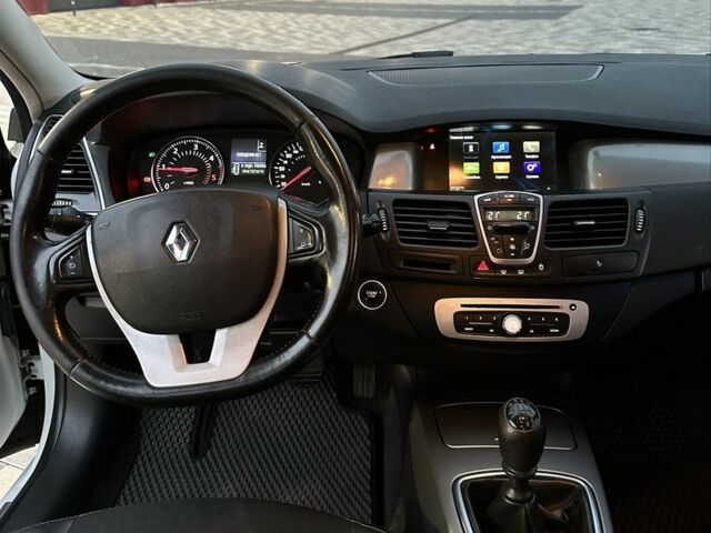 Белый Рено Лагуна, объемом двигателя 1.5 л и пробегом 220 тыс. км за 7500 $, фото 9 на Automoto.ua