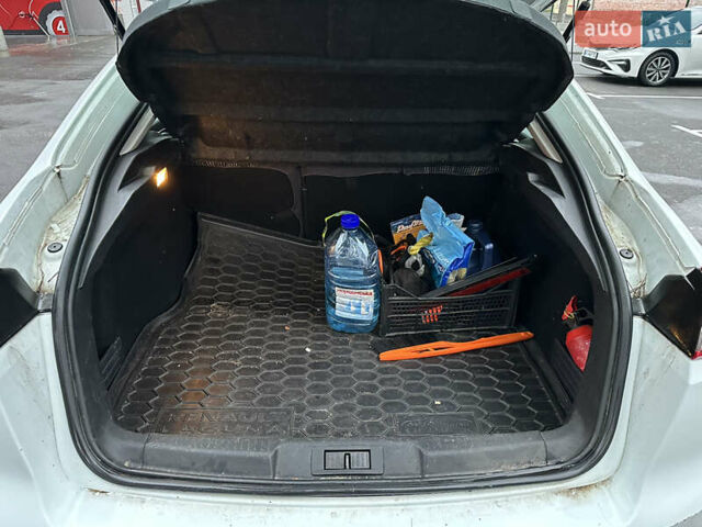 Белый Рено Лагуна, объемом двигателя 1.5 л и пробегом 243 тыс. км за 8400 $, фото 21 на Automoto.ua