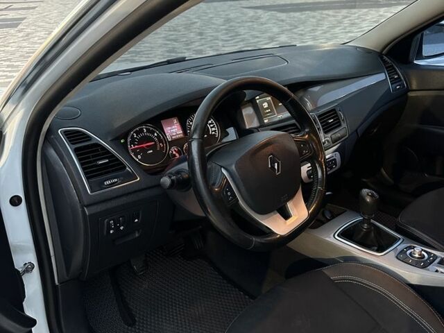 Белый Рено Лагуна, объемом двигателя 1.5 л и пробегом 220 тыс. км за 7500 $, фото 7 на Automoto.ua