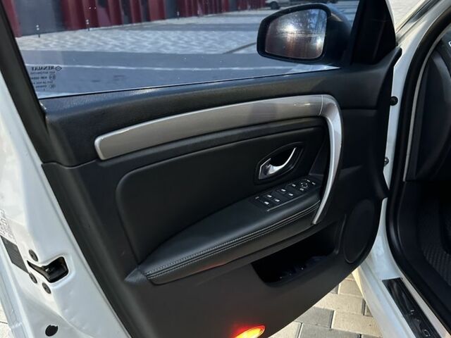 Белый Рено Лагуна, объемом двигателя 1.5 л и пробегом 220 тыс. км за 7500 $, фото 6 на Automoto.ua