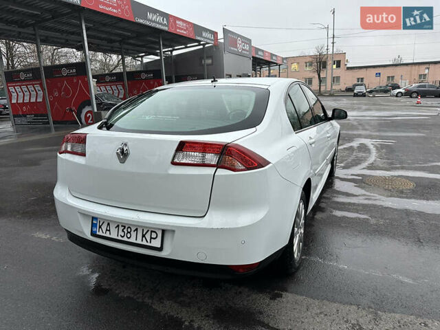 Белый Рено Лагуна, объемом двигателя 1.5 л и пробегом 243 тыс. км за 8400 $, фото 5 на Automoto.ua