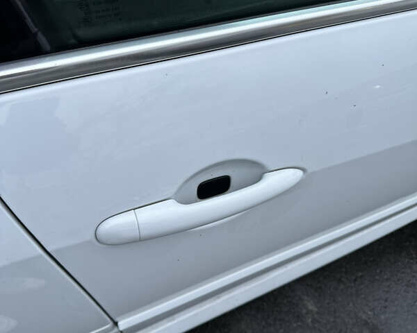 Белый Рено Лагуна, объемом двигателя 1.5 л и пробегом 243 тыс. км за 8400 $, фото 25 на Automoto.ua