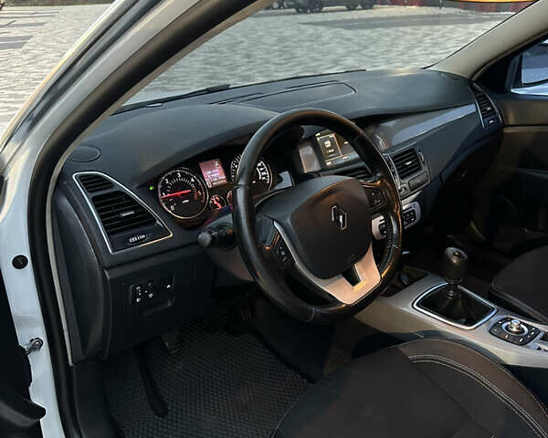 Белый Рено Лагуна, объемом двигателя 1.5 л и пробегом 220 тыс. км за 7500 $, фото 8 на Automoto.ua