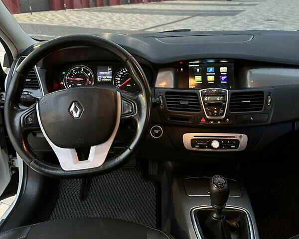 Белый Рено Лагуна, объемом двигателя 1.5 л и пробегом 220 тыс. км за 7500 $, фото 10 на Automoto.ua