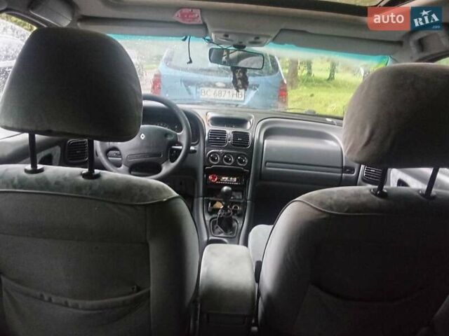 Бежевый Рено Лагуна, объемом двигателя 2.2 л и пробегом 150 тыс. км за 1700 $, фото 10 на Automoto.ua