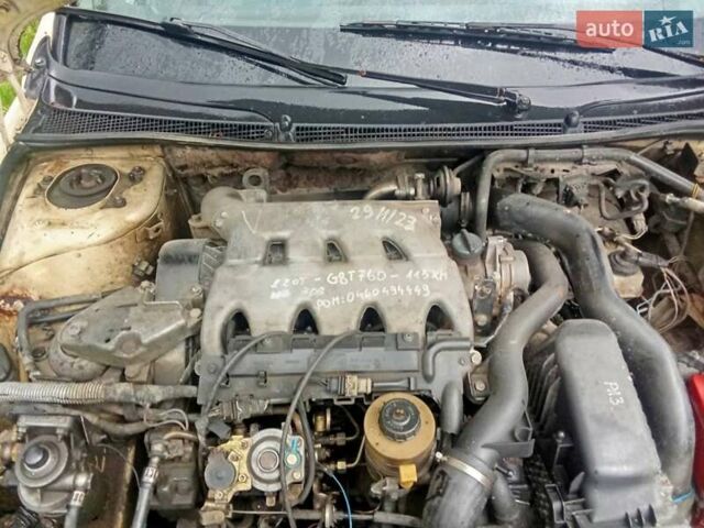 Бежевый Рено Лагуна, объемом двигателя 2.2 л и пробегом 150 тыс. км за 1700 $, фото 12 на Automoto.ua