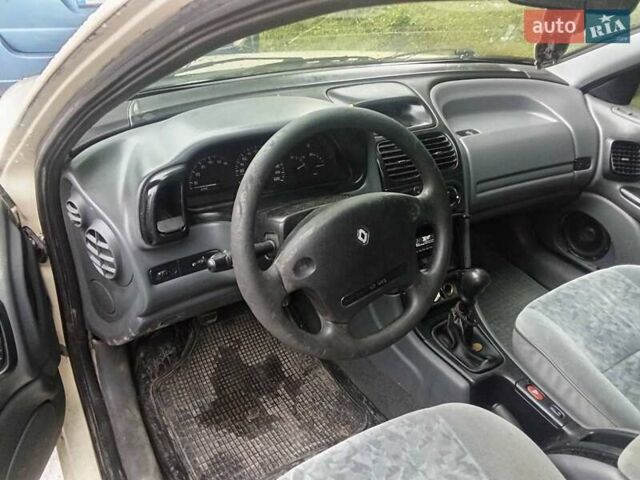 Бежевый Рено Лагуна, объемом двигателя 2.2 л и пробегом 150 тыс. км за 1500 $, фото 14 на Automoto.ua