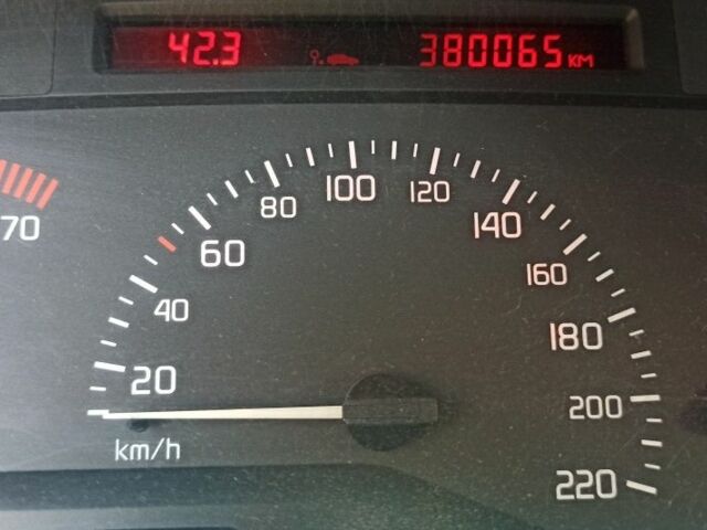 Черный Рено Лагуна, объемом двигателя 2 л и пробегом 383 тыс. км за 1800 $, фото 4 на Automoto.ua