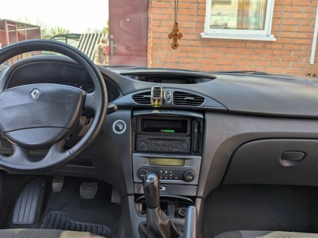 Черный Рено Лагуна, объемом двигателя 1.8 л и пробегом 314 тыс. км за 4200 $, фото 5 на Automoto.ua