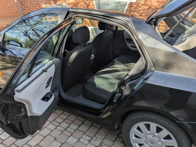 Черный Рено Лагуна, объемом двигателя 1.8 л и пробегом 314 тыс. км за 4200 $, фото 4 на Automoto.ua