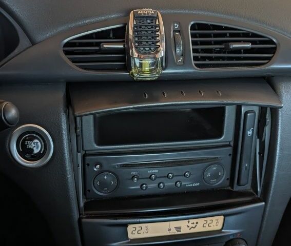 Черный Рено Лагуна, объемом двигателя 1.8 л и пробегом 314 тыс. км за 4200 $, фото 10 на Automoto.ua