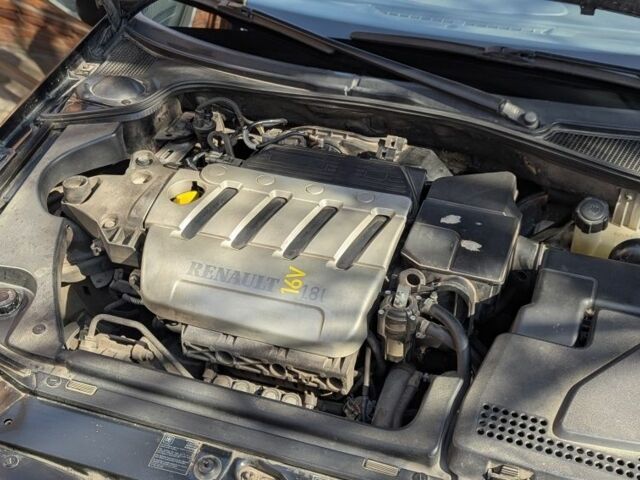 Черный Рено Лагуна, объемом двигателя 1.8 л и пробегом 314 тыс. км за 4200 $, фото 6 на Automoto.ua