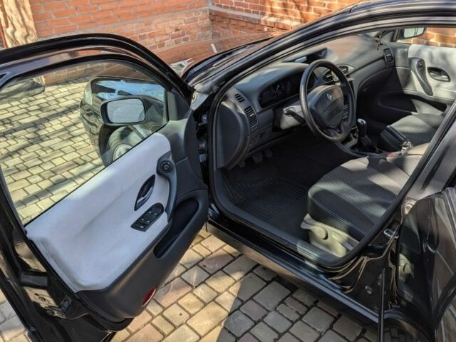 Черный Рено Лагуна, объемом двигателя 1.8 л и пробегом 314 тыс. км за 4200 $, фото 12 на Automoto.ua