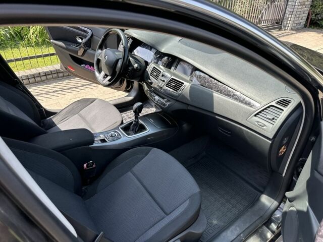 Черный Рено Лагуна, объемом двигателя 1.5 л и пробегом 300 тыс. км за 5700 $, фото 5 на Automoto.ua