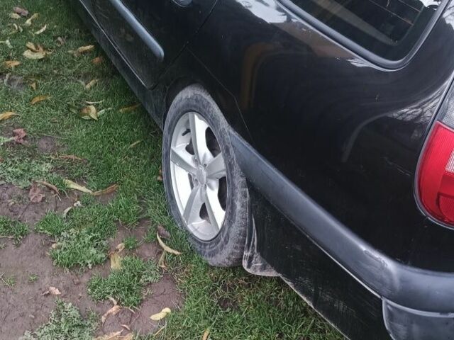 Черный Рено Лагуна, объемом двигателя 2.2 л и пробегом 416 тыс. км за 1500 $, фото 2 на Automoto.ua