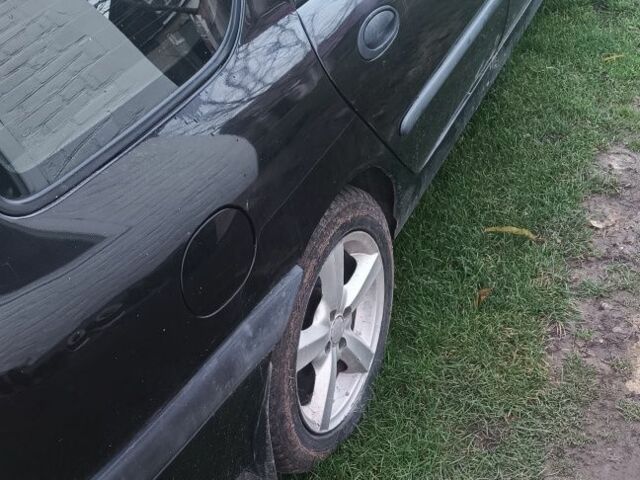 Черный Рено Лагуна, объемом двигателя 2.2 л и пробегом 416 тыс. км за 1500 $, фото 4 на Automoto.ua