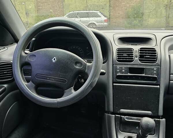 Черный Рено Лагуна, объемом двигателя 2 л и пробегом 200 тыс. км за 1400 $, фото 12 на Automoto.ua