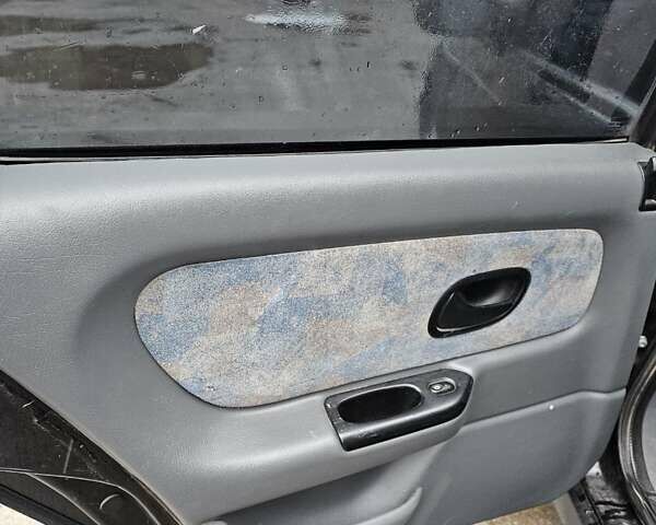 Черный Рено Лагуна, объемом двигателя 2 л и пробегом 200 тыс. км за 1100 $, фото 11 на Automoto.ua