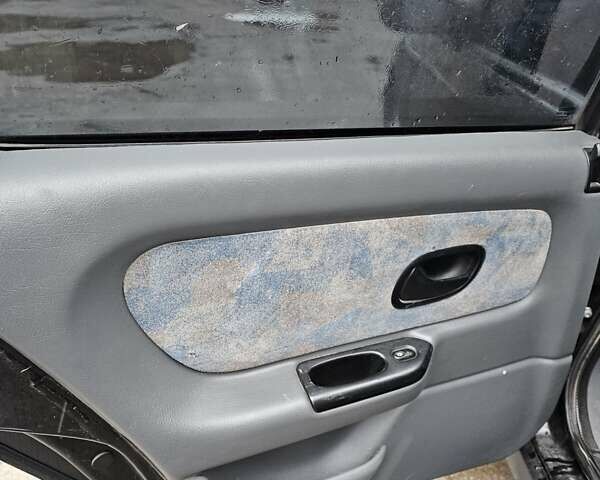 Черный Рено Лагуна, объемом двигателя 2 л и пробегом 365 тыс. км за 999 $, фото 11 на Automoto.ua