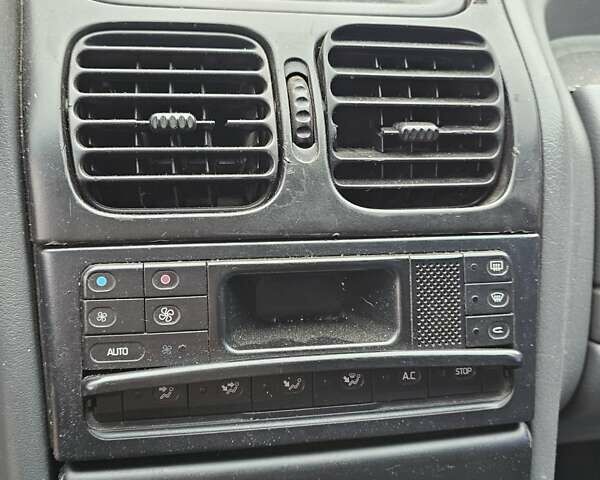 Черный Рено Лагуна, объемом двигателя 2 л и пробегом 200 тыс. км за 1400 $, фото 10 на Automoto.ua