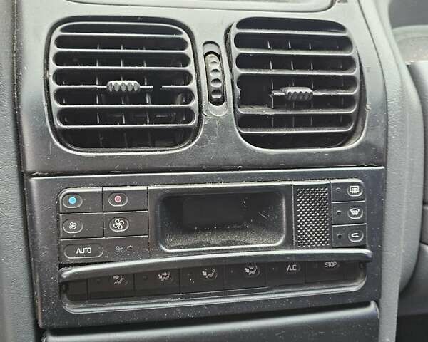 Черный Рено Лагуна, объемом двигателя 2 л и пробегом 200 тыс. км за 1100 $, фото 16 на Automoto.ua