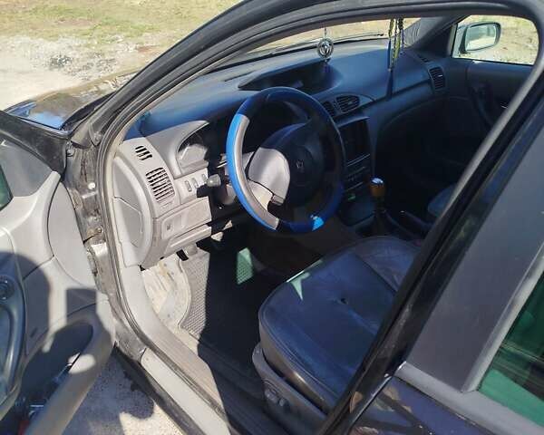 Черный Рено Лагуна, объемом двигателя 2.2 л и пробегом 363 тыс. км за 3300 $, фото 12 на Automoto.ua