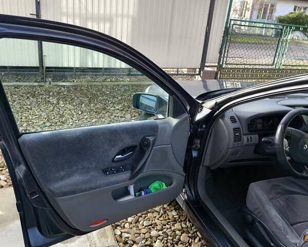 Черный Рено Лагуна, объемом двигателя 1.87 л и пробегом 210 тыс. км за 3800 $, фото 14 на Automoto.ua