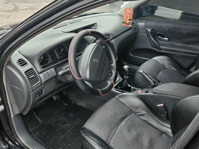 Черный Рено Лагуна, объемом двигателя 1.8 л и пробегом 252 тыс. км за 4000 $, фото 7 на Automoto.ua