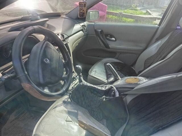 Черный Рено Лагуна, объемом двигателя 2.2 л и пробегом 325 тыс. км за 1400 $, фото 3 на Automoto.ua