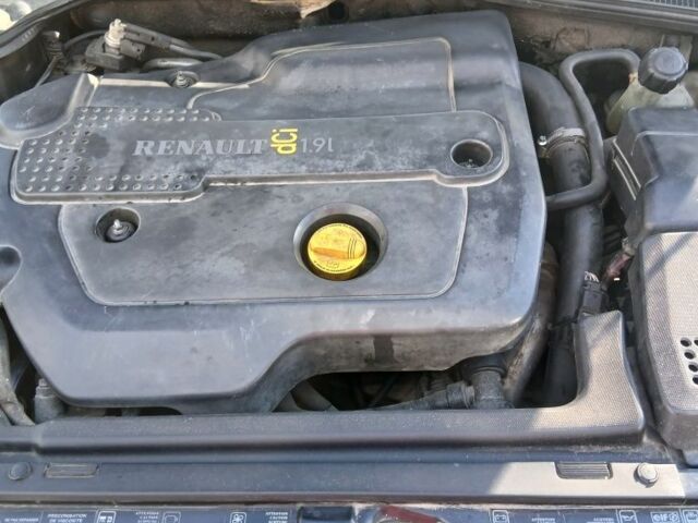 Черный Рено Лагуна, объемом двигателя 2 л и пробегом 328 тыс. км за 3207 $, фото 7 на Automoto.ua